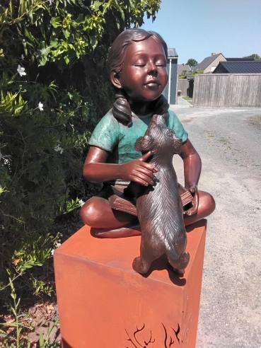 lezend meisje met hond\nh: 47cm