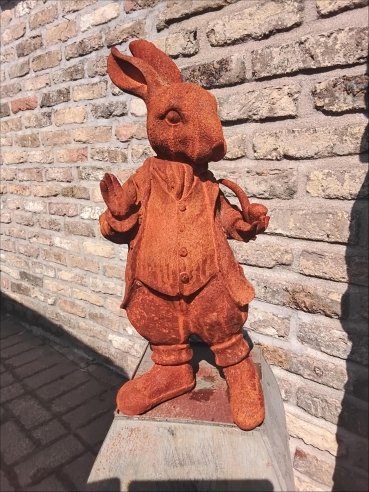 Beeld Gietijzer:\nkonijn\nh: 48cm