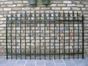 S8:hekwerk smeedijzer\n1.90m 