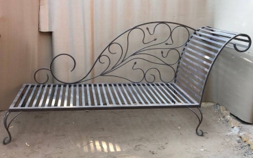 S106: Meridienne zetel- bank\nChaise longue.\nl: 2.30m  h: 1.07m br.: 0.80m